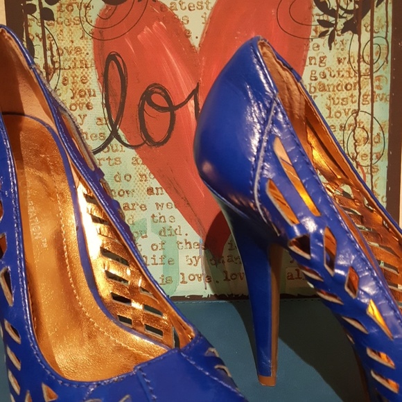 Royal Blue BCBGeneration Pumps - Picture 3 of 6